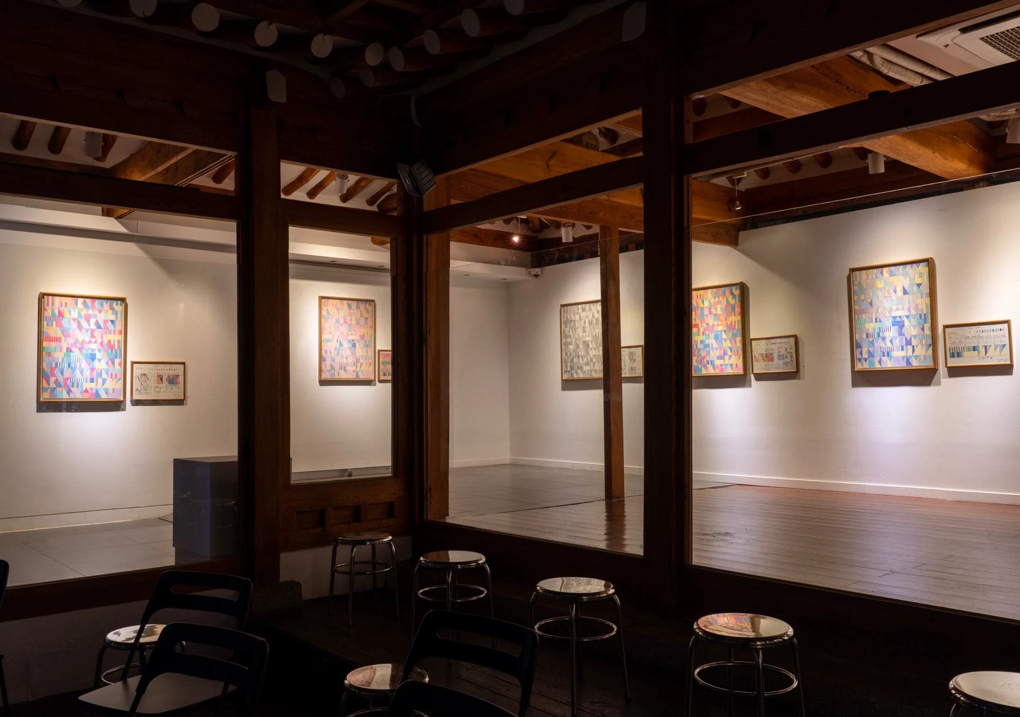 전시실 내부 — 회화 전시